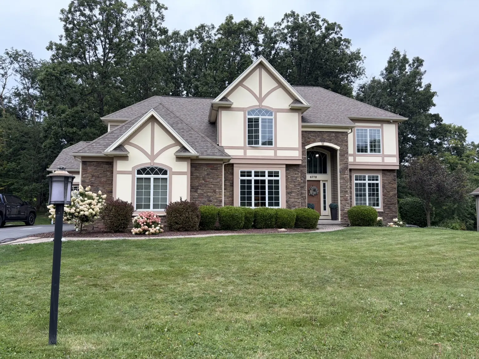 Freshly cleaned large residence in Victor, New York